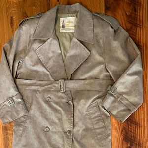 London Fog Classic Raincoat in Stone Color with Floral Detail, Size 6P